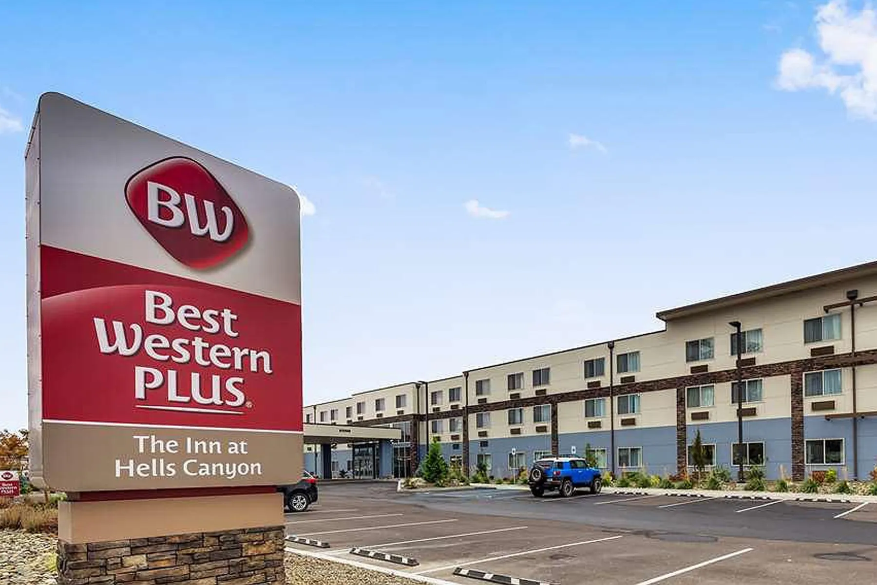 Best Western Plus The Inn at Hells Canyon sign in front of the three-story hotel