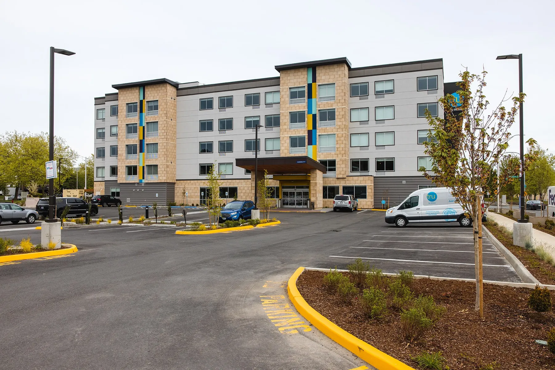 TRU by Hilton hotel entrance and parking lot